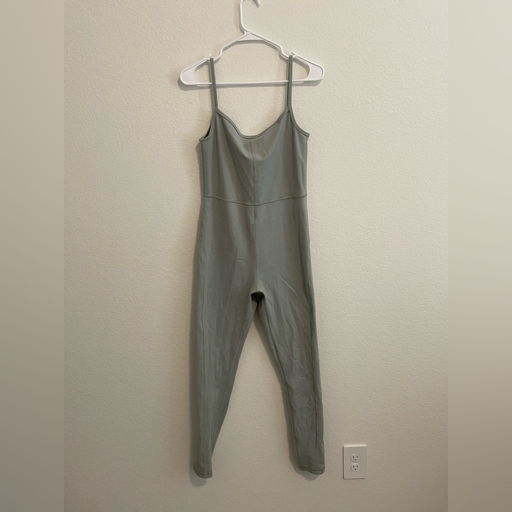 Aritzia Divinty Jumper